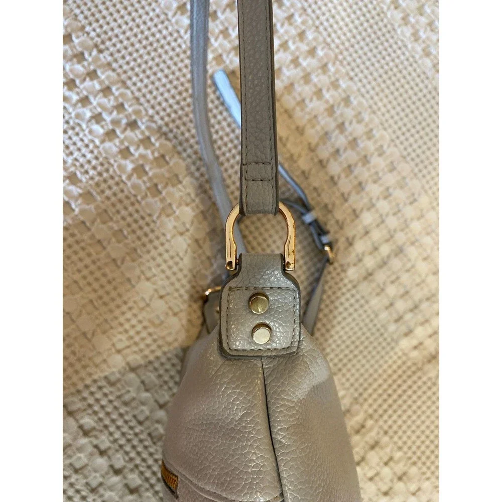 A New Day Light Gray Pebbled Crossbody Bag Gold Zip‎ Minimalist Travel Purse